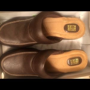 Canyon River Blues Brown Clogs Size 8 1/2 medium.